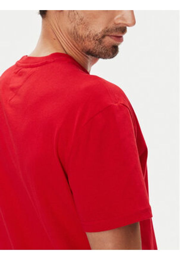 Tommy Jeans T-Shirt Dna Flag DM0DM21941 Czerwony Regular Fit. Kolor: czerwony. Materiał: bawełna