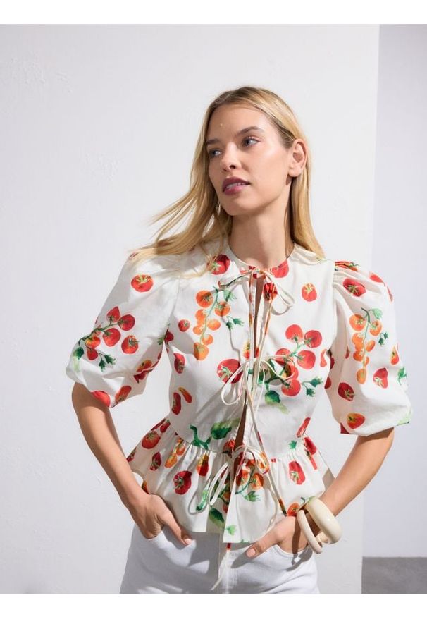 Reserved - Wiązana bluzka z baskinką - złamana biel. Materiał: tkanina, bawełna