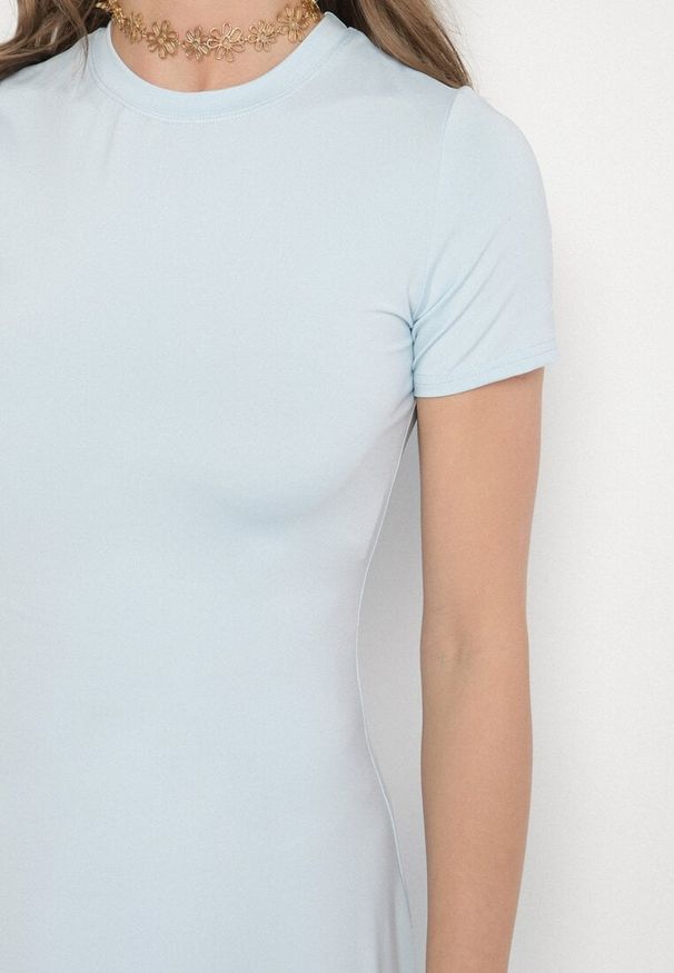 Born2be - Jasnoniebieska Sukienka o Taliowanym Kroju z Krótkim Rękawem Liravise. Okazja: na co dzień. Kolor: niebieski. Długość rękawa: krótki rękaw. Sezon: wiosna, lato. Typ sukienki: rozkloszowane. Styl: elegancki, casual, klasyczny