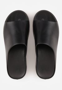 Born2be - Czarne Minimalistyczne Klapki na Grubej Podeszwie z Szerokim Paskiem Aciane. Okazja: na co dzień. Kolor: czarny. Materiał: satyna. Wzór: haft. Styl: casual #4
