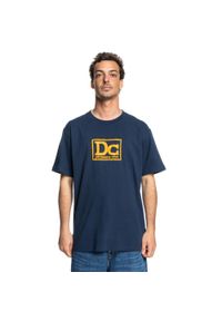 DC Shoes - Koszulka z krótkim rękawem dla Mężczyzn TRIBUTE Niebieski. Kolor: niebieski. Materiał: bawełna. Długość rękawa: krótki rękaw. Długość: krótkie