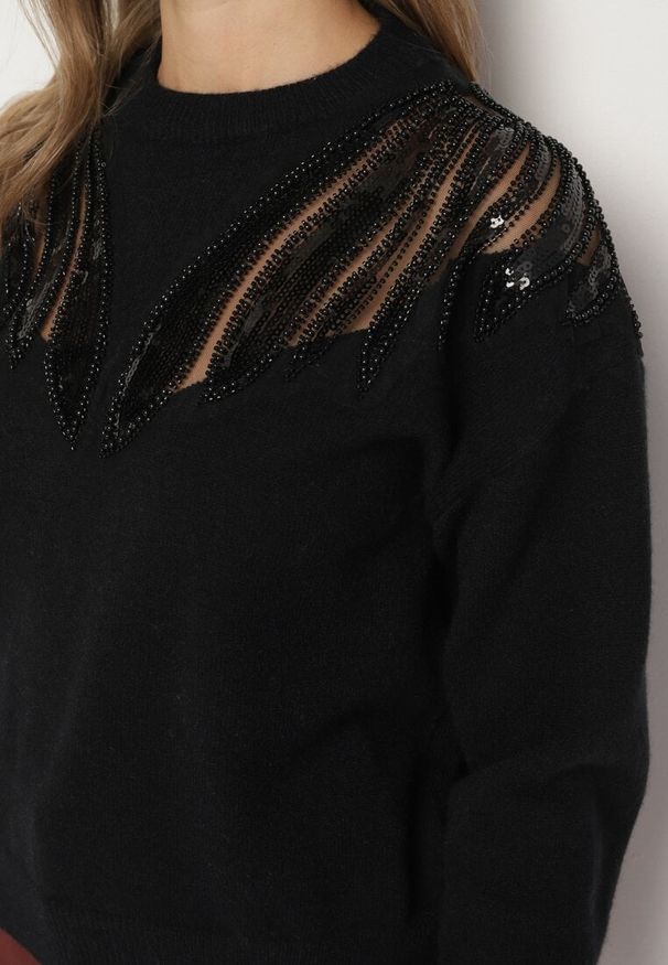 Born2be - Czarny Sweter z Siateczkowymi Wstawkami z Cekinami Perełkami i Koralikami Evoriana. Okazja: na co dzień. Kolor: czarny. Materiał: jeans. Styl: elegancki, glamour, casual