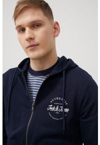 Jack & Jones bluza męska kolor granatowy z kapturem z nadrukiem. Okazja: na co dzień. Typ kołnierza: kaptur. Kolor: niebieski. Wzór: nadruk. Styl: casual #5