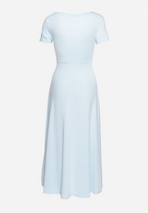 Born2be - Jasnoniebieska Taliowana Sukienka z Ozdobnym Węzłem w Talii i Dekoltem w Serek Selvitela. Typ kołnierza: dekolt w serek. Kolor: niebieski. Materiał: wiskoza. Długość rękawa: krótki rękaw. Typ sukienki: rozkloszowane. Styl: elegancki