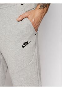 Nike Spodnie dresowe Nsw Tech Fleece CU4495 Szary Slim Fit. Kolor: szary. Materiał: dresówka, bawełna