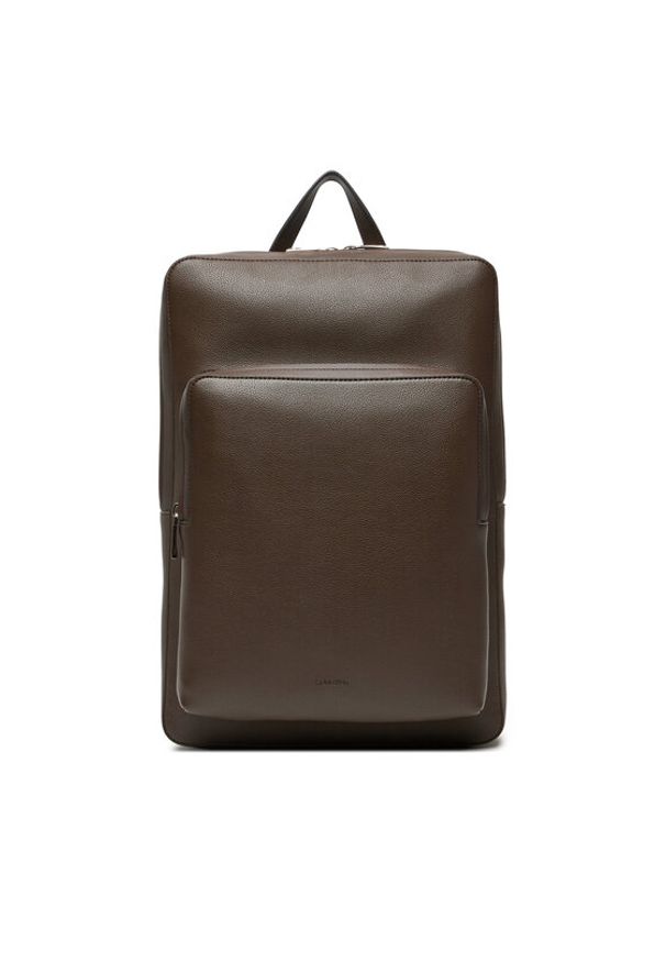 Calvin Klein Plecak Micro Pebble Slim Sq Bp 42 LV04D3005G Brązowy. Kolor: brązowy. Materiał: skóra