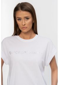 Emporio Armani - EMPORIO ARMANI Biały t-shirt ze srebrnym logo. Kolor: biały. Materiał: bawełna. Długość rękawa: krótki rękaw #2