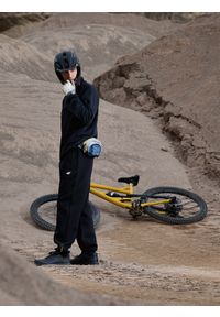 4f - 4F Spodnie dresowe joggery męskie - czarne M. Kolor: czarny. Materiał: dresówka #1