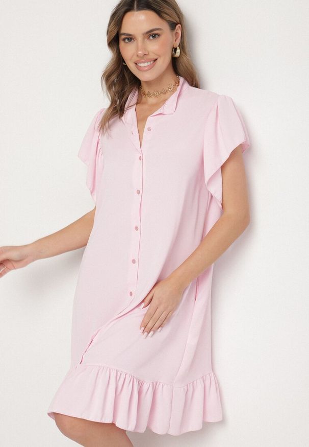 Born2be - Różowa Sukienka Koszulowa z Guzikami i Falbankami Tenalena. Okazja: na co dzień. Typ kołnierza: kołnierz z falbankami. Kolor: różowy. Typ sukienki: koszulowe. Styl: casual, elegancki, sportowy