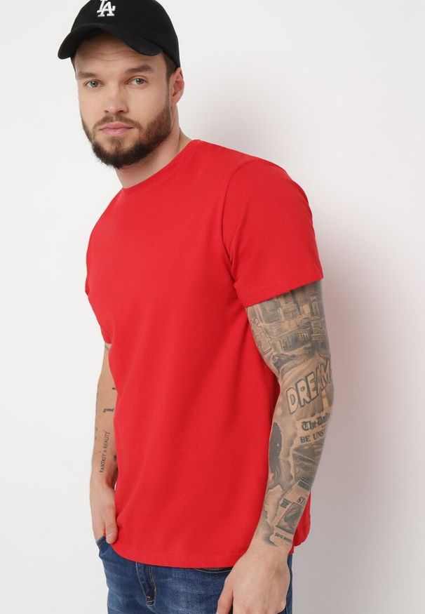 Born2be - Czerwona Koszulka T-Shirt z Bawełny Iladara. Kolor: czerwony. Materiał: bawełna