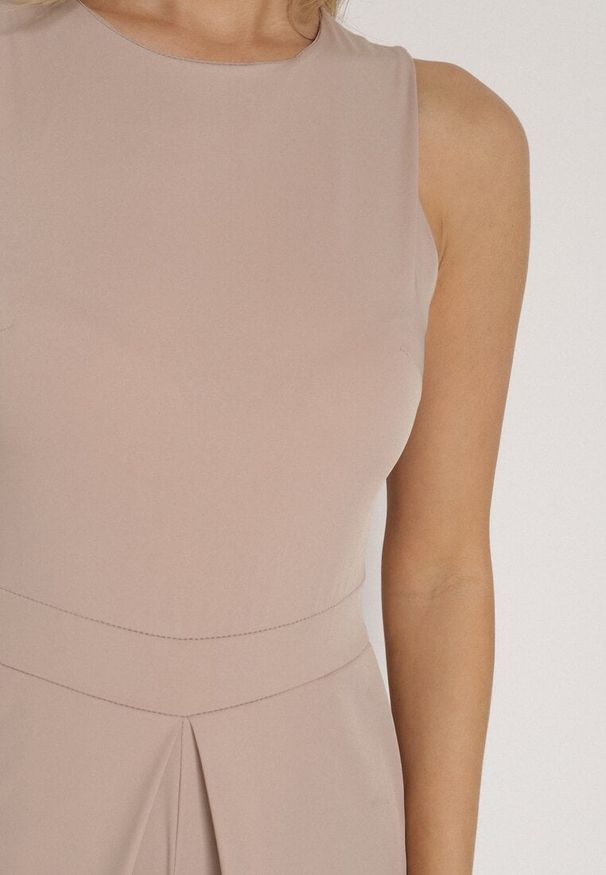 Born2be - Beżowy Elegancki Kombinezon z Ozdobnymi Zakładkami Zellysha. Okazja: na co dzień, na spotkanie biznesowe. Kolor: beżowy. Wzór: ażurowy, aplikacja. Styl: elegancki