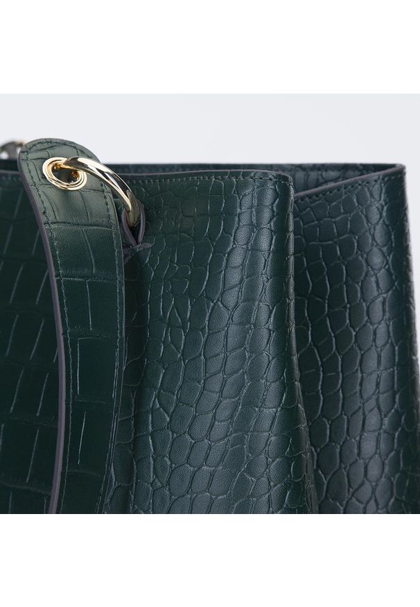 Wittchen - Kuferek ze skóry croco. Kolor: zielony. Wzór: haft. Sezon: lato. Dodatki: z haftem. Materiał: skórzane. Styl: elegancki, casual. Rodzaj torebki: na ramię