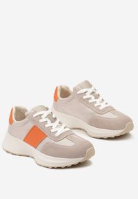 Renee - Beżowo-Pomarańczowe Skórzane Sneakersy z Materiałowymi Wstawkami Celana. Kolor: beżowy. Materiał: materiał, skóra. Wzór: aplikacja #2