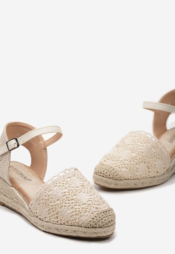 Renee - Beżowe Espadryle na Koturnie z Plecionką i Ażurową Koronką na Nosku Afridana. Okazja: na co dzień. Kolor: beżowy. Materiał: koronka. Wzór: ażurowy, koronka. Sezon: lato. Obcas: na koturnie. Styl: elegancki, casual