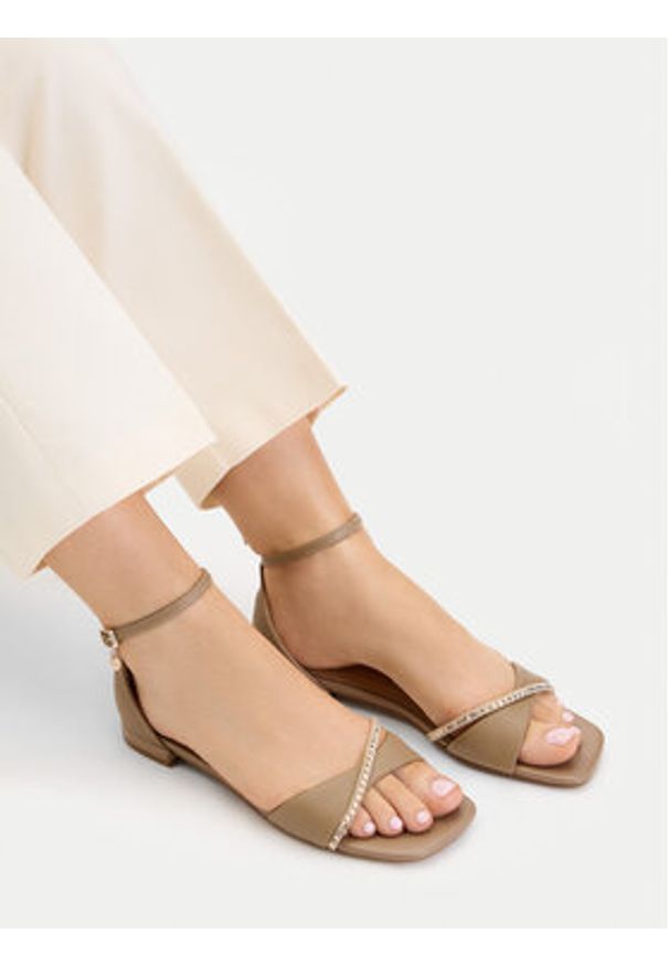 MEXX Sandały EO-CD25-185-1 Beżowy. Kolor: beżowy. Materiał: skóra