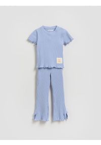 Reserved - Prążkowany komplet z naszywką - lawendowy. Kolor: fioletowy. Materiał: prążkowany. Wzór: aplikacja