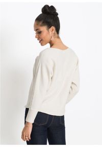 Sweter w prążek "oversize" bonprix kremowy nowy. Kolor: biały. Wzór: prążki #3