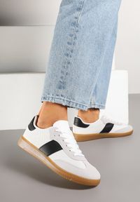 Born2be - Biało-Czarne Sneakersy Retro w Stylu Klasycznych Tenisówek Tanonea. Okazja: na co dzień. Zapięcie: sznurówki. Kolor: biały. Materiał: jeans