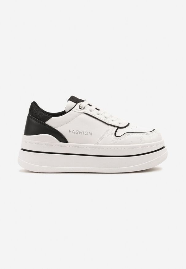 Renee - Biało-Czarne Sneakersy na Platformie Ozdobione Brokatem i Napisem Udivoria. Okazja: na co dzień. Kolor: biały. Materiał: jeans. Wzór: aplikacja, napisy. Obcas: na platformie