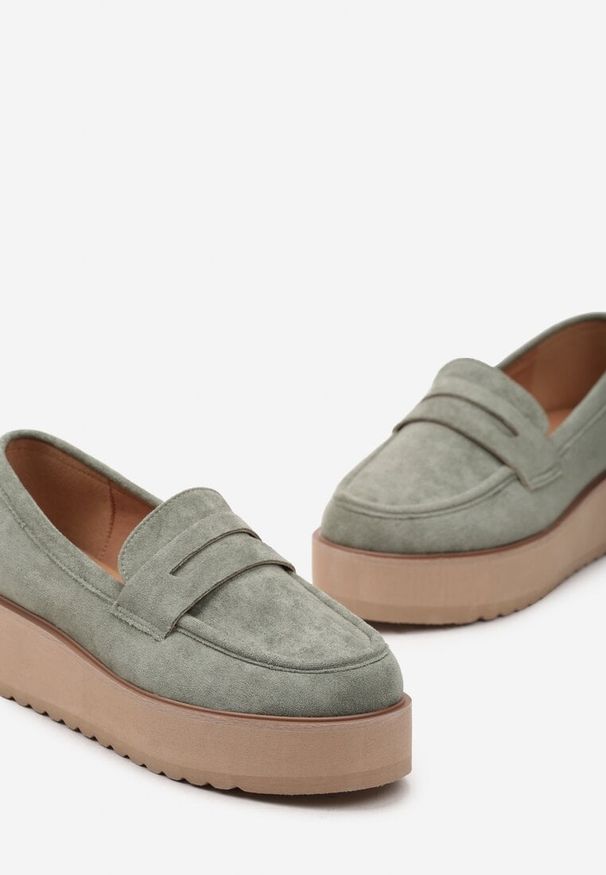 Born2be - Zielone Półbuty Mokasyny na Platformie z Minimalistycznym Paseczkiem Soilema. Okazja: na spotkanie biznesowe, do pracy. Kolor: zielony. Materiał: jeans. Obcas: na platformie. Styl: biznesowy, elegancki