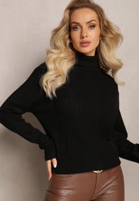 Renee - Czarny Golf z Dzianiny Ozdobiony Splotem z Długimi Rękawami i Ściągaczami Juniro. Typ kołnierza: golf. Kolor: czarny. Materiał: dzianina. Długość rękawa: długi rękaw. Długość: długie. Wzór: aplikacja, ze splotem. Sezon: zima, jesień