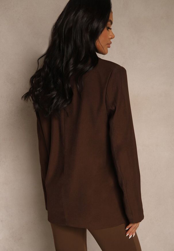 Renee - Brązowa Marynarka Dwurzędowa o Kroju Oversize Clasora. Typ kołnierza: golf. Kolor: brązowy. Materiał: poliester. Styl: klasyczny