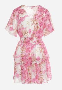 Born2be - Różowa Kwiecista Sukienka z Dekoltem w Serek i Gumką w Pasie z Falbankami Krinna. Okazja: na co dzień. Typ kołnierza: kołnierz z falbankami, dekolt w serek. Kolor: różowy. Styl: casual, elegancki #5