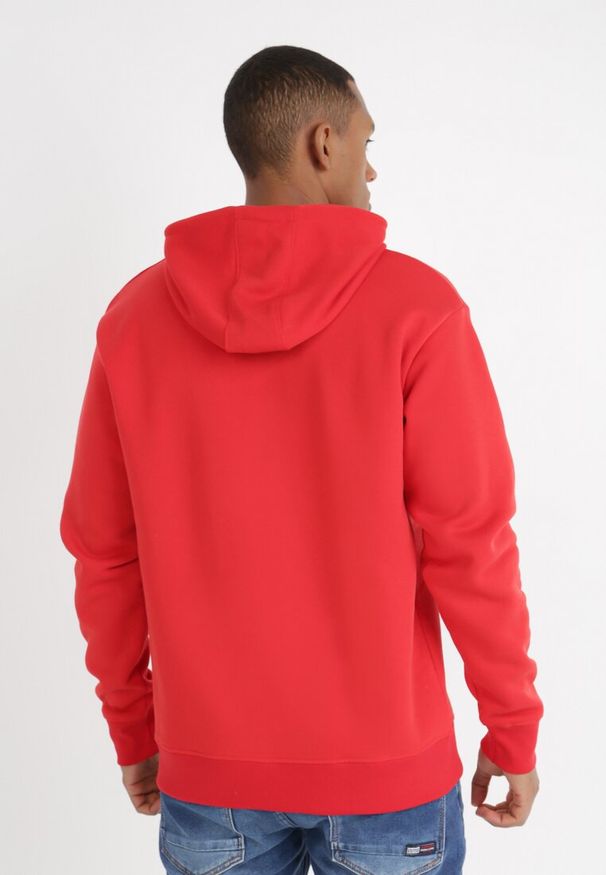 Born2be - Czerwona Bluza Notanthus. Okazja: na co dzień. Typ kołnierza: kaptur. Kolor: czerwony. Materiał: polar, dzianina. Wzór: jednolity. Styl: casual