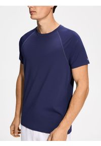 Reserved - T-shirt slim fit z wiskozą - granatowy. Kolor: niebieski. Materiał: wiskoza #1