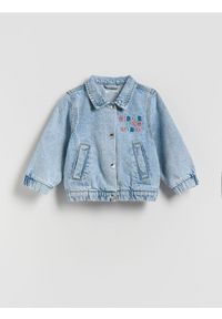Reserved - Jeansowa kurtka z haftem - niebieski. Kolor: niebieski. Materiał: jeans. Wzór: haft #1