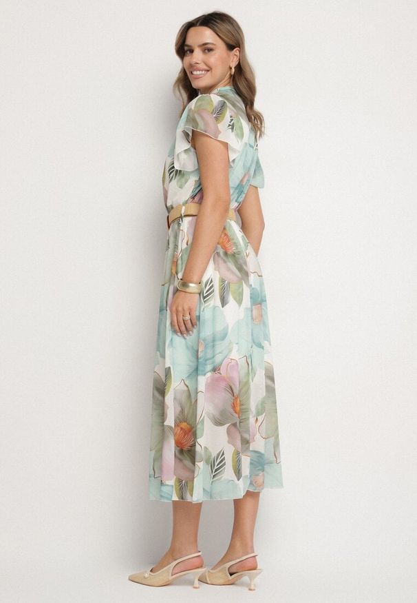 Born2be - Jasnozielona Sukienka o Rozkloszowanym Kroju z Wiązaniem przy Dekolcie i Paskiem Sorilina. Okazja: na co dzień. Kolor: zielony. Długość rękawa: krótki rękaw. Wzór: kwiaty. Styl: casual, elegancki