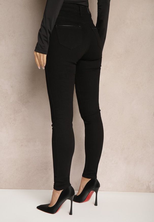 Renee - Czarne Bawełniane Spodnie o Kroju Skinny z Cyrkoniami Senviel. Okazja: na co dzień. Kolor: czarny. Materiał: bawełna. Wzór: aplikacja. Styl: casual, elegancki