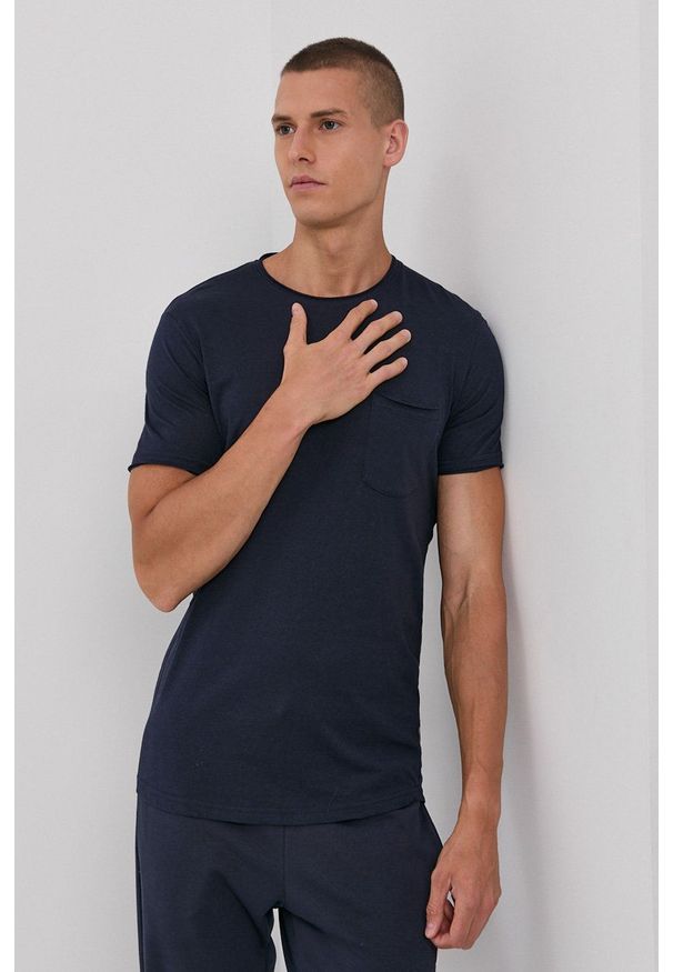 !SOLID - Solid T-shirt bawełniany kolor granatowy gładki. Okazja: na co dzień. Kolor: niebieski. Materiał: bawełna. Wzór: gładki. Styl: casual