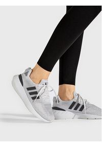 Adidas - adidas Sneakersy Swift Run 22 W GV7969 Szary. Kolor: szary. Materiał: materiał. Sport: bieganie