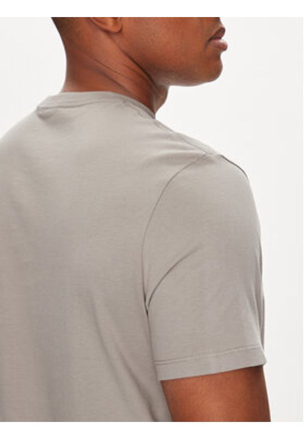 Calvin Klein T-Shirt Outline Tape Graphic LV04RC852G Szary Regular Fit. Kolor: szary. Materiał: bawełna