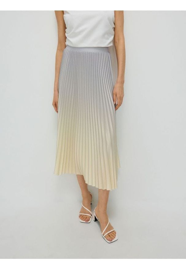 Reserved - Plisowana spódnica midi - jasnożółty. Kolor: żółty. Materiał: dzianina