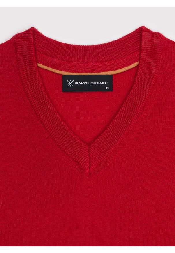 Pako Lorente - PAKO LORENTE – Czerwony męski sweter w serek. Typ kołnierza: dekolt w serek. Kolor: czerwony, niebieski. Materiał: wełna. Sezon: jesień