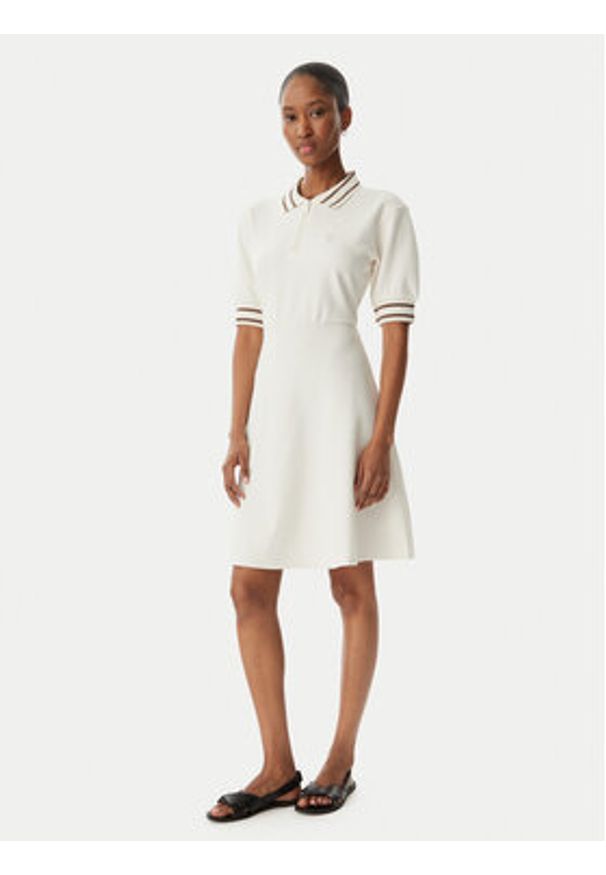 Armani Exchange Sukienka codzienna XW001739 AF13401 U1003 Kremowy Regular Fit. Okazja: na co dzień. Kolor: kremowy. Materiał: syntetyk. Typ sukienki: proste. Styl: casual