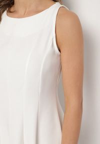 Born2be - Biała Rozkloszowana Sukienka Ozdobiona Przeszyciami Evinini. Kolor: biały. Wzór: aplikacja. Styl: klasyczny, elegancki #3