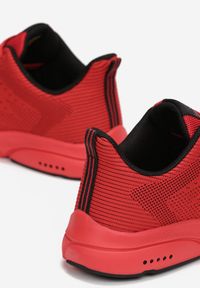 Born2be - Czerwone Buty Sportowe Nethosi. Nosek buta: okrągły. Zapięcie: sznurówki. Kolor: czerwony. Materiał: materiał. Szerokość cholewki: normalna. Wzór: napisy, aplikacja. Obcas: na płaskiej podeszwie #2