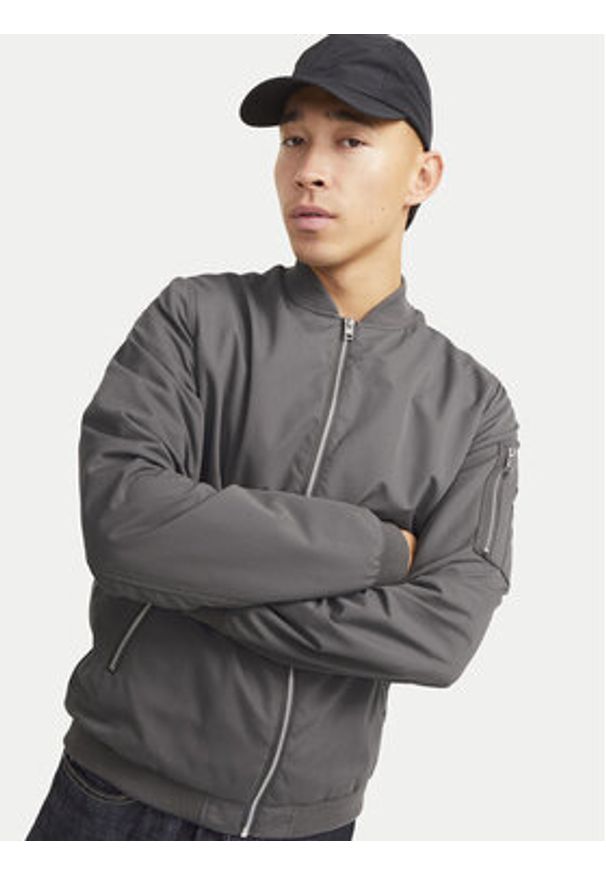 Jack & Jones Kurtka bomber Rush 12165203 Brązowy Regular Fit. Kolor: brązowy. Materiał: syntetyk