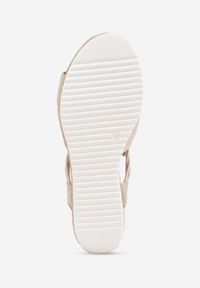 Born2be - Beżowe Sandały na Koturnie z Marszczoną Cholewką i Metaliczną Aplikacją Teodlar. Zapięcie: bez zapięcia. Kolor: beżowy. Materiał: jeans, len. Wzór: aplikacja. Sezon: lato. Obcas: na koturnie. Styl: boho. Wysokość obcasa: średni #5