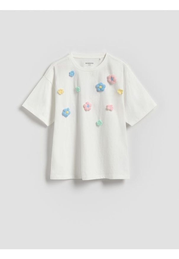 Reserved - T-shirt z aplikacją - złamana biel. Materiał: bawełna. Wzór: aplikacja