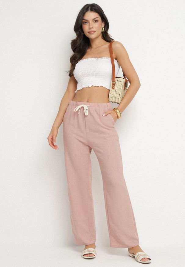 Born2be - Różowe Spodnie o Szerokim Kroju z Gumką i Wiązaniem w Talii Mirastra. Okazja: na spacer, na co dzień. Kolor: różowy. Styl: klasyczny, casual, elegancki, sportowy