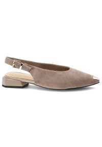Czółenka damskie S.Barski, cholewka ze skóry naturalnej zamszowej elegancki fason slingback, beżowe, CR61-3050. Zapięcie: klamry. Kolor: beżowy. Materiał: skóra, zamsz. Szerokość cholewki: normalna. Obcas: na obcasie. Styl: elegancki. Wysokość obcasa: średni #6
