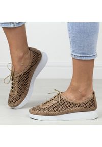 Beżowe skórzane półbuty damskie T.Sokolski 714. Okazja: na co dzień. Zapięcie: sznurówki. Kolor: beżowy. Materiał: skóra. Szerokość cholewki: normalna. Sezon: wiosna, lato. Styl: klasyczny, casual #1