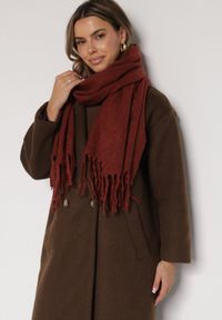 Born2be - Bordowy Klasyczny Szalik Zdobiony Frędzlami Vetilana. Okazja: do pracy. Kolor: czerwony. Materiał: jeans. Wzór: aplikacja. Styl: klasyczny #1