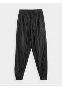 4f - Spodnie tkaninowe joggery damskie. Okazja: na co dzień. Kolor: czarny. Materiał: tkanina. Styl: casual
