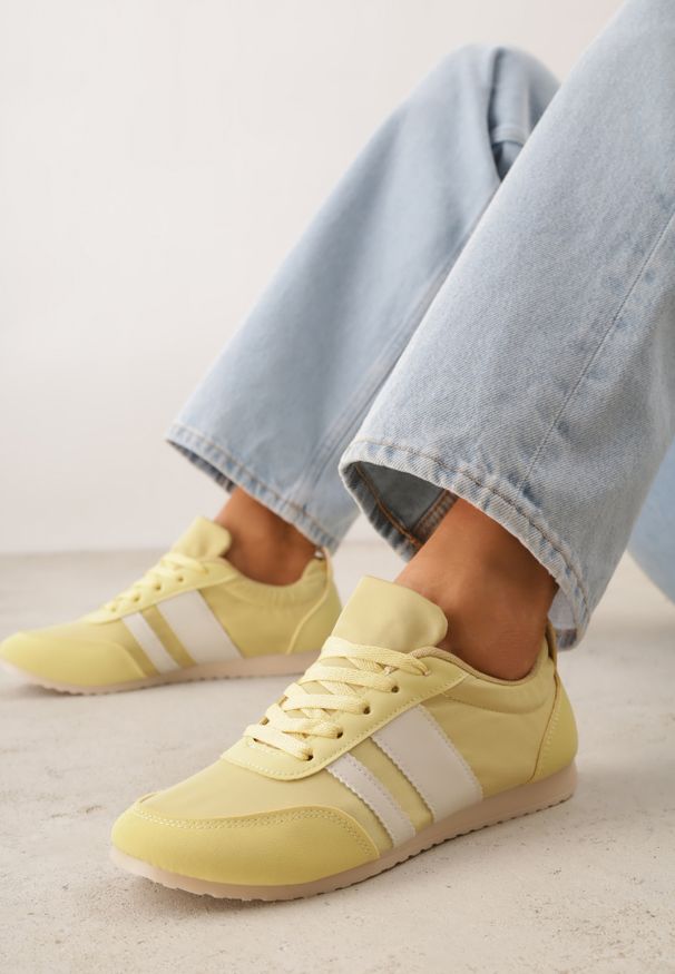 Renee - Żółte Sneakersy w Stylu Klasycznych Tenisówek z Marszczeniem z Tyłu Aiglise. Okazja: na co dzień. Kolor: żółty. Materiał: jeans