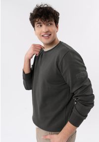 Volcano - Gładka bluza B-MONTE. Okazja: na co dzień. Materiał: dzianina, materiał. Wzór: gładki. Styl: casual, klasyczny #1